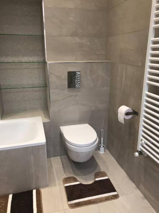Renovated And Spacious Two-Bedroom Condo In Budapest Eksteriør bilde