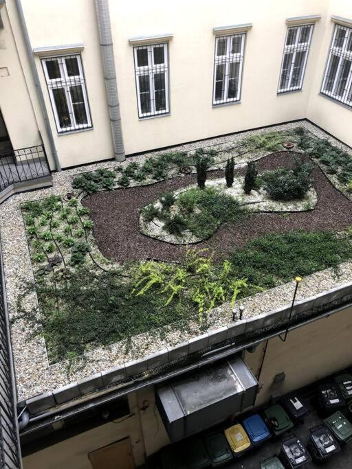 Renovated And Spacious Two-Bedroom Condo In Budapest Eksteriør bilde